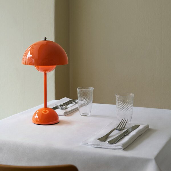 Lampade da tavolo &Tradition, Flowerpot VP9, dimmerabile, Arancione, Soggiorno, Plastica, Design