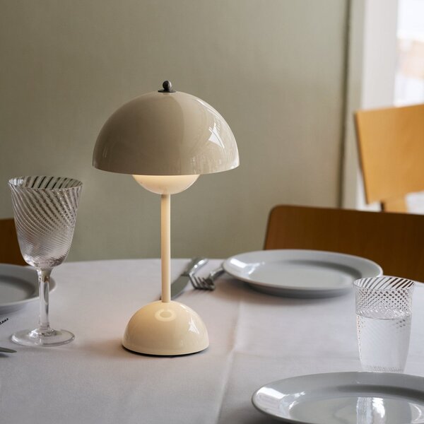 Lampade da tavolo &Tradition, Flowerpot VP9, dimmerabile, Beige, Soggiorno, Plastica, Design