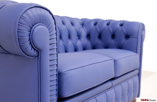 Divano Chesterfield 2 posti in pelle blu zaffiro opaco