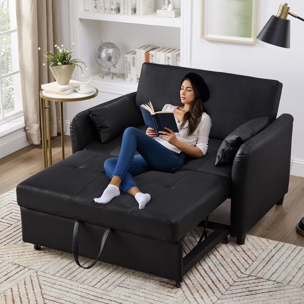 Divano letto a due posti, dimensioni 122x83x82 cm, con meccanismo estraibile, schienale regolabile in 3 posizioni, rivestito in ecopelle, ideale per soggiorni e piccoli appartamenti