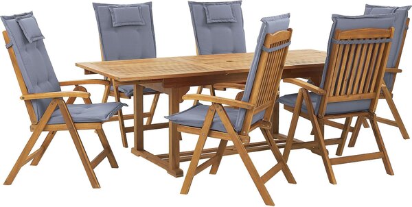 BELIANI Set di sei sedute in legno di acacia con cuscini blu Tavolo e 6 sedie in stile rustico