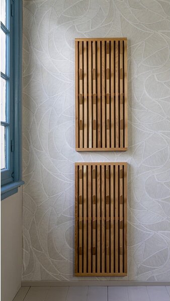 Pannello appendiabiti di colore naturale in rovere massiccio 46x100x8 cm Parco – Spinder Design