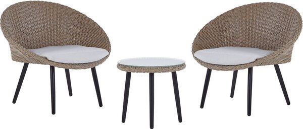 BELIANI Set di mobili da giardino a 2 posti in rattan con struttura in acciaio e tavolo rotondo in vetro di sicurezza con cuscini in bianco crema per esterni