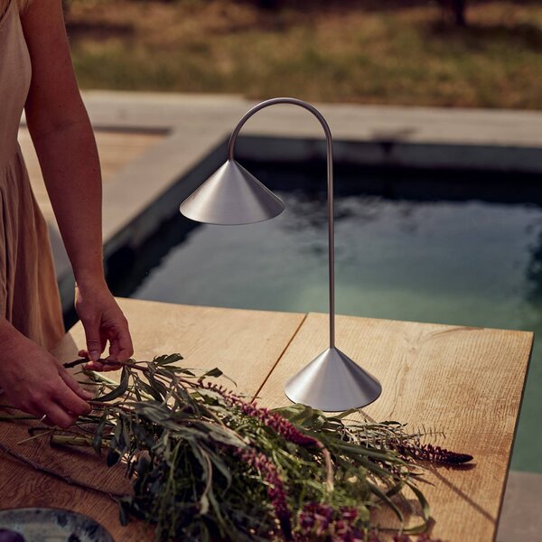 FRANDSEN Lampada da tavolo LED ricaricabile Grasp, acciaio inossidabile, dimmerabile, Alluminio / Grigio / Zincato, Acciaio Inox, Design