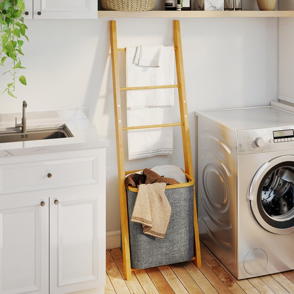 HOMCOM Mobile per Bagno in Bambù con Portasciugamani a 3 Barre e Cesto per Biancheria Sporca Estraibile da 48 L, Grigio | Aosom Italy