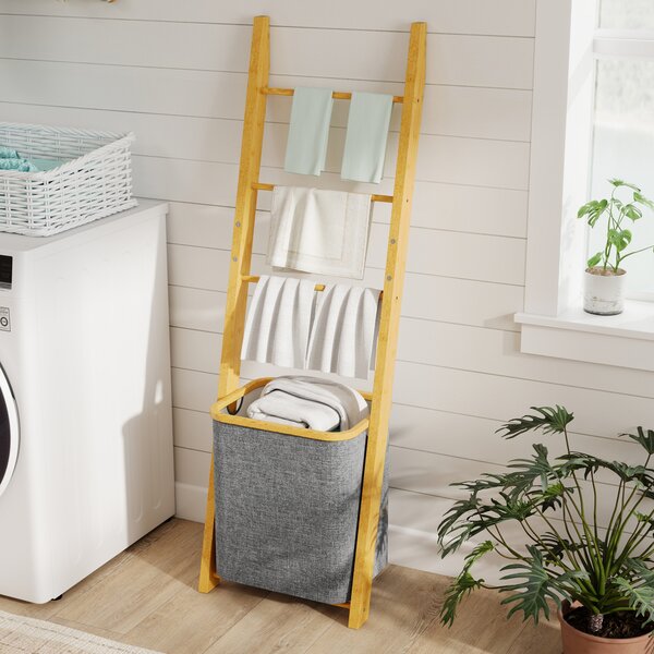 HOMCOM Mobile per Bagno in Bambù con Portasciugamani a 3 Barre e Cesto per Biancheria Sporca Estraibile da 48 L, Grigio | Aosom Italy