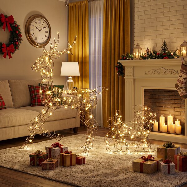 Outsunny Renna di Natale con Slitta Luminosa 2 Pezzi in Rattan PP, 175 LED Bianco Caldo, 8 Modalità, Timer, 82x32x120cm, Marrone | Aosom Italy