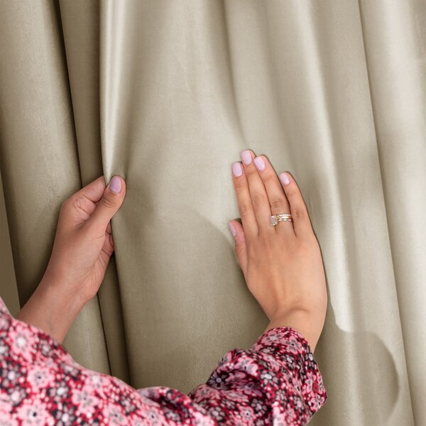 Tenda parzialmente oscurante marrone/beige in velluto 140x245 cm Pleat – Restilo