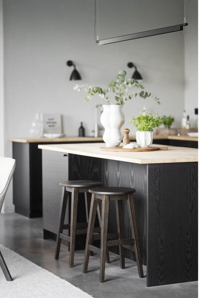 Set di sedie da bar marrone scuro in rovere massiccio 2 pz (altezza della seduta 65 cm) Austin – Rowico