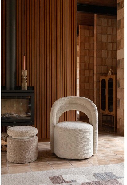 Poltrona color crema girevole con rivestimento in bouclé Seina – Dutchbone