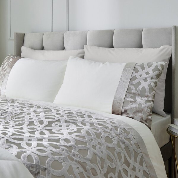 Set copripiumino e federa color crema e greige in velluto per letto matrimoniale e per letto esteso 230x220 cm Lattice Cut – Catherine Lansfield