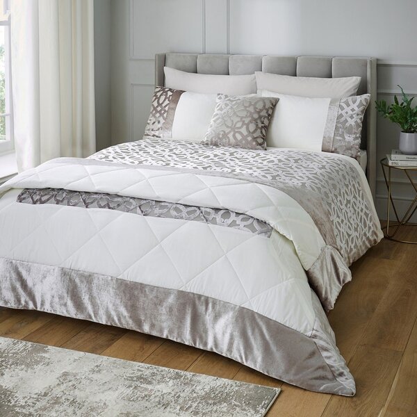 Set copripiumino e federa color crema e greige in velluto per letto matrimoniale e per letto esteso 230x220 cm Lattice Cut – Catherine Lansfield