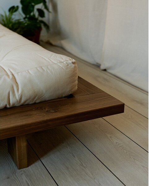 Hnědá dvoulůžková postel z borovicového dřeva s roštem 140x200 cm Japan – Karup Design