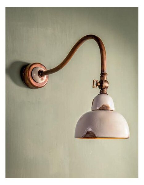LAMPADA DA PARETE IN OTTONE ANTICATO E CERAMICA DECORATA CON SNODO RUSTICA MADE IN ITALY DELLA IMAS
