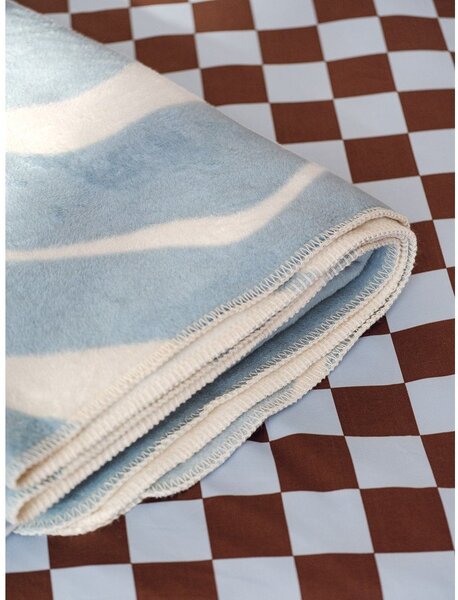Coperta blu/color crema 150x200 cm Felu – noo.ma