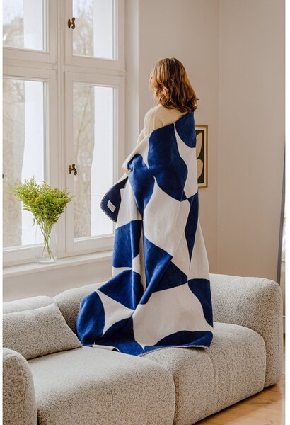 Coperta blu/color crema 150x200 cm Tul – noo.ma