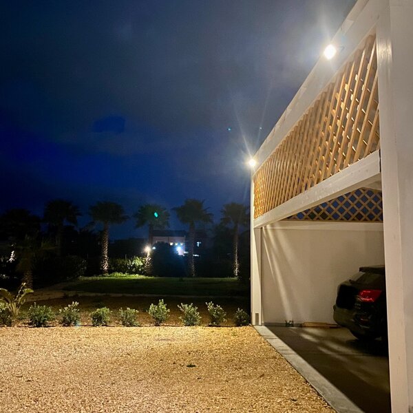 Faro Led Con Pannello Solare 1100 Lumen