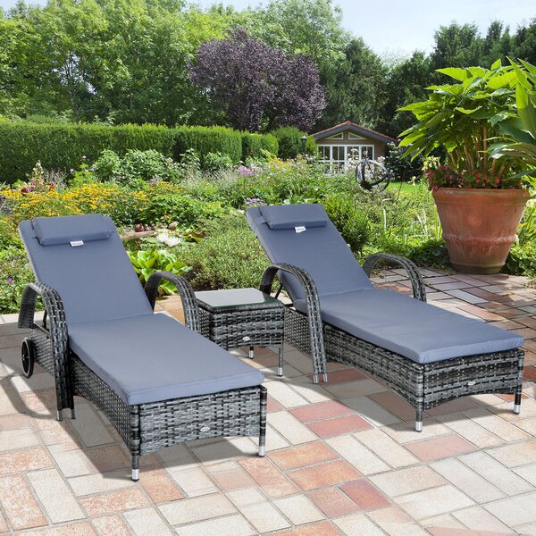 Outsunny Set 3 Pezzi con 2 Lettini Sdraio e 1 Tavolino da Giardino, in Polyrattan Grigio con Materassini Imbottiti e Ruote