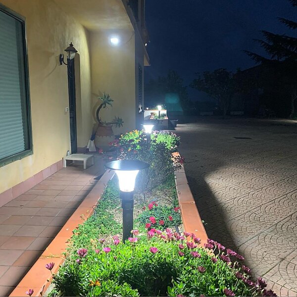 Lampioncino Solare da Giardino 2200 Lumen "LMS-088"