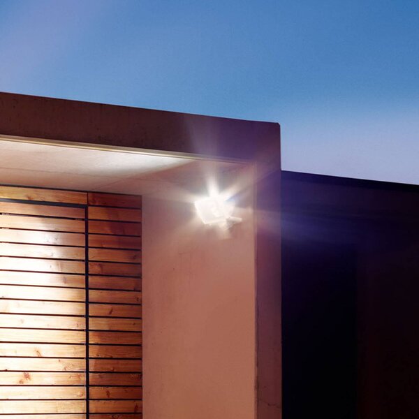 STEINEL Faretto da esterno a LED con sensore LS 300 S, nero, IP44 S, Nero, Alluminio, Moderno, Lampada LED da esterni