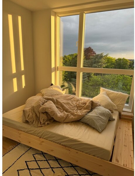 Letto singolo di colore naturale in pino massiccio senza testiera con rete inclusa 120x200 cm Merge – Karup