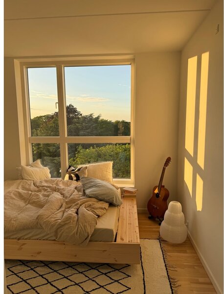 Letto singolo di colore naturale in pino massiccio senza testiera con rete inclusa 120x200 cm Merge – Karup
