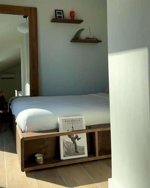 Letto matrimoniale marrone in legno di pino con griglia 180x200 cm Ziggy - Karup Design