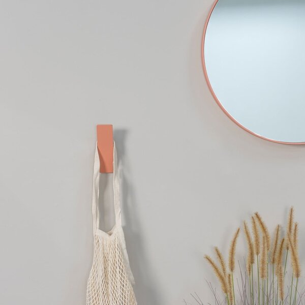 Gancio da parete color salmone in acciaio Angle – Spinder Design