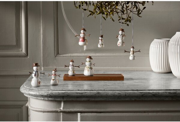 Statuetta natalizia in porcellana (altezza totale 9 cm) Hammershøi Snowwife – Kähler Design