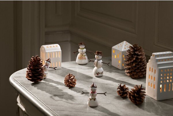 Statuetta natalizia in porcellana (altezza totale 9 cm) Hammershøi Snowwife – Kähler Design