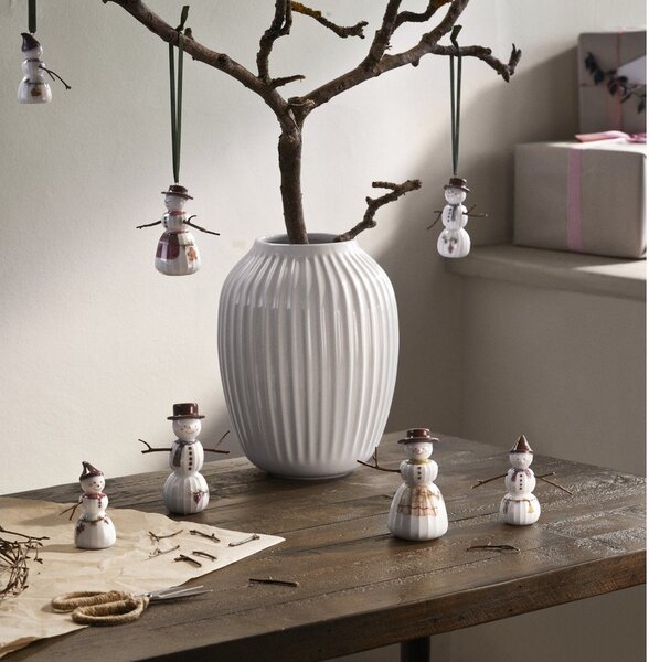 Statuetta natalizia in porcellana (altezza totale 11,5 cm) Hammershøi Snowman – Kähler Design