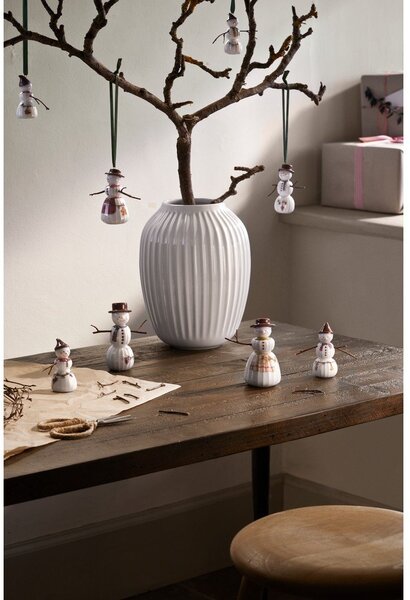Statuetta natalizia in porcellana (altezza totale 9 cm) Hammershøi Snowwife – Kähler Design