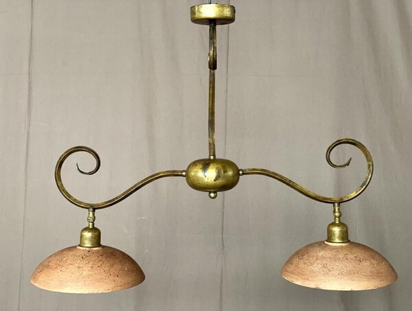 ETRUSCA LAMPADARIO 2 LUCI IN OTTONE INVECCHIATO E PIATTI IN TERRACOTTA MADE IN ITALY