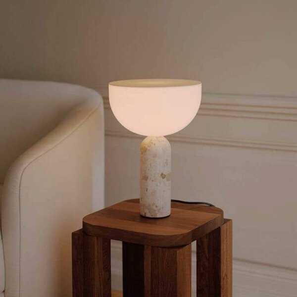 New Works Lampada da tavolo Kizu, Crema / Ambra, Soggiorno / Sala da pranzo, Pietra, Design, Lampada da tavolo