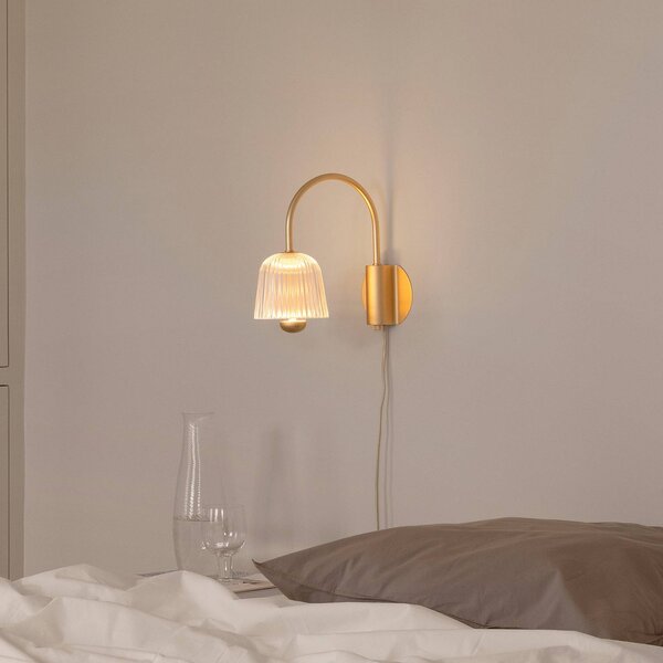 Nuura Aps Applique da parete di design Asteea, dimmerabile, Ottone / Oro, Soggiorno / Sala da pranzo, Metallo, Scandinavo, Applique