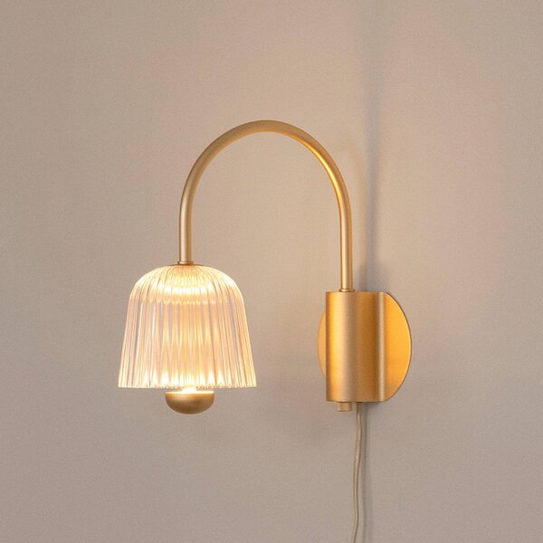 Nuura Aps Applique da parete di design Asteea, dimmerabile, Ottone / Oro, Soggiorno / Sala da pranzo, Metallo, Scandinavo, Applique