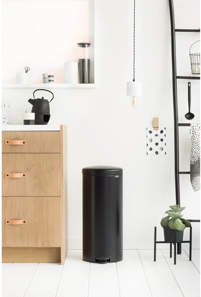Bidone in acciaio nero opaco 30 l NewIcon - Brabantia