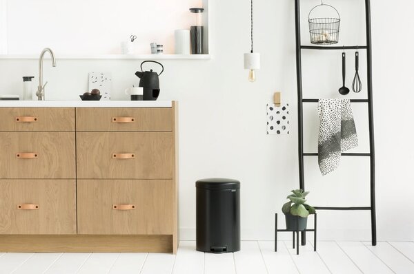 Cestino per la spazzatura nero opaco in acciaio con pedale 20 l NewIcon – Brabantia