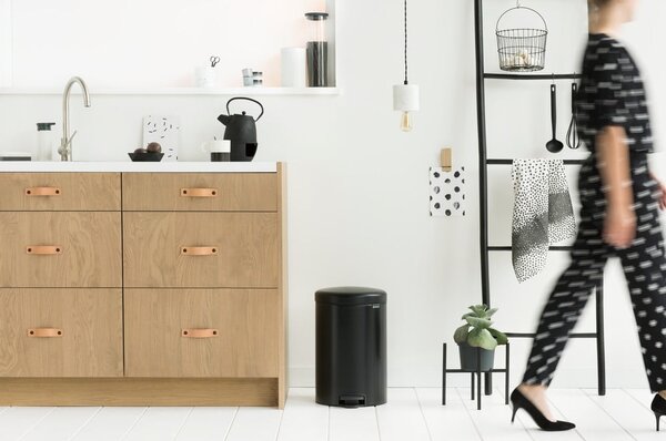Cestino per la spazzatura nero opaco in acciaio con pedale 20 l NewIcon – Brabantia
