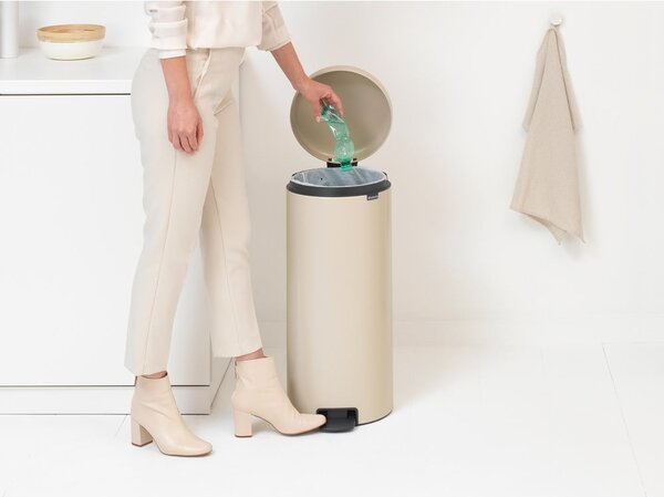 Bidone beige in acciaio 30 l NewIcon - Brabantia