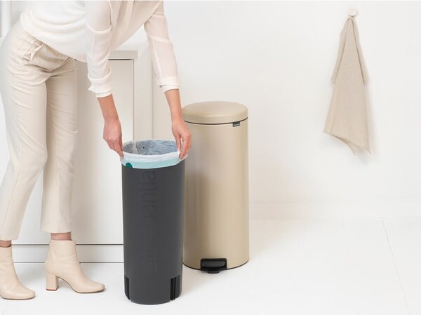 Bidone beige in acciaio 30 l NewIcon - Brabantia