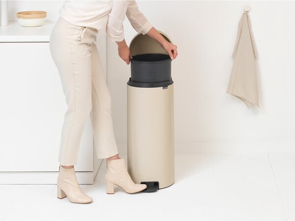 Bidone beige in acciaio 30 l NewIcon - Brabantia