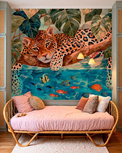 Carta da parati Un leopardo tra le foglie tropicali sopra l'acqua con dei pesci, Carta da parati Buffer, w05954v1 : Uwalls.it
