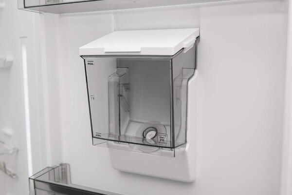 Sharp SJLC41CHDIE Frigorifero Monoporta Capacit 380 Litri Classe F Raffreddamento No Frost colore Inox