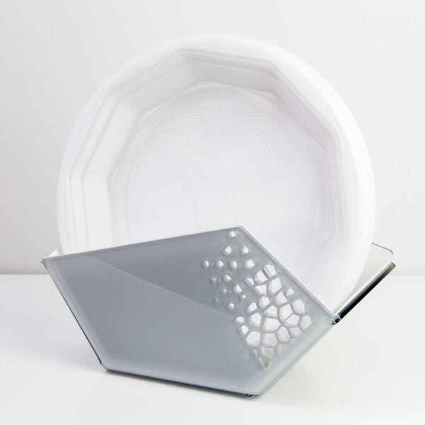 I Dettagli Portapiatti in plexiglass dal design moderno per piatti di plastica Alhena Grigio