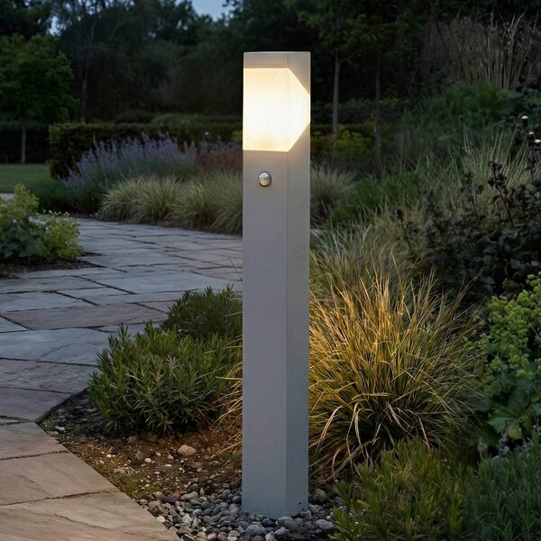 Lampione Lucande Kiran 100 cm, con sensore, grigio chiaro, IP44 Lucande, dimmerabile, Alluminio / Grigio / Zincato, Alluminio, Moderno