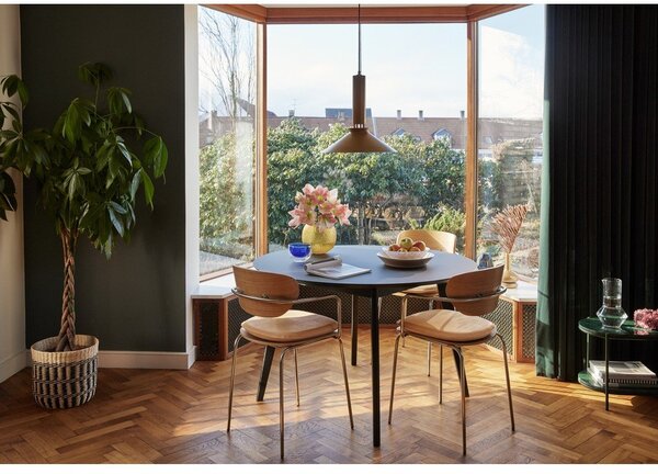 Sedia da pranzo colore naturale chiaro in metallo con braccioli/impilabile Arch – Hübsch
