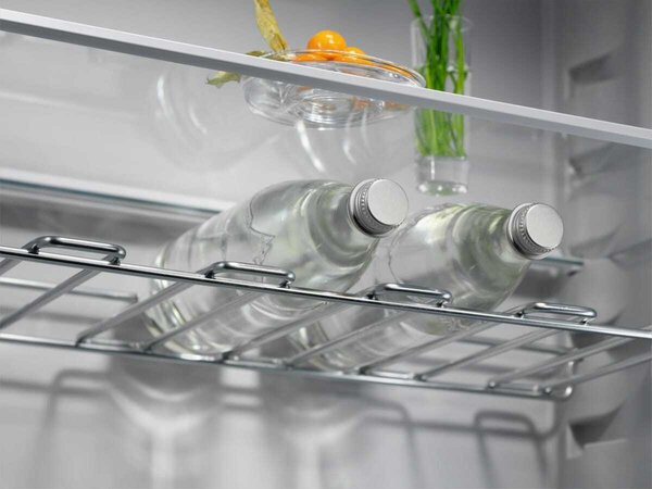 Electrolux Frigorifero da Incasso Combinato Capacit 376 Litri Classe energetica E Raffreddamento No Frost colore Bianco - KNP7TE75S Serie 700 Gree