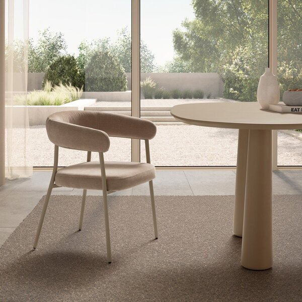 Set di sedie da pranzo beige in imbottito con braccioli 2 pz Yuri – MOME