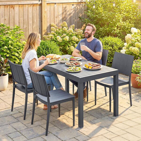 Outsunny Set Mobili da Giardino 5 pezzi, Tavolo Lungo con 4 Sedie Impilabili, Design a Lamelle, per 4 Persone, Grigio Scuro | Aosom Italy